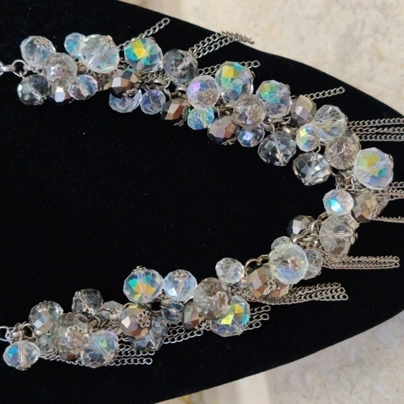 Glamorous Iridescent And Silver Chain Necklace And Earring Set 20" - Picture 4 of 5